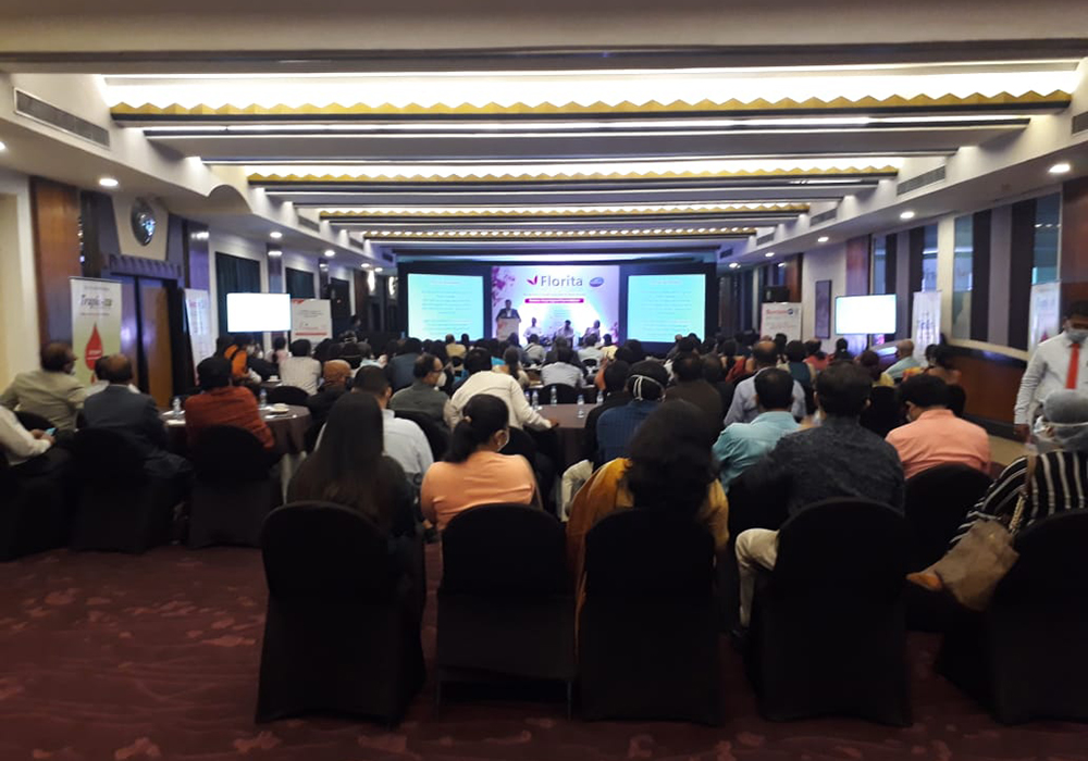 Conference Setup with Side Projector Screens